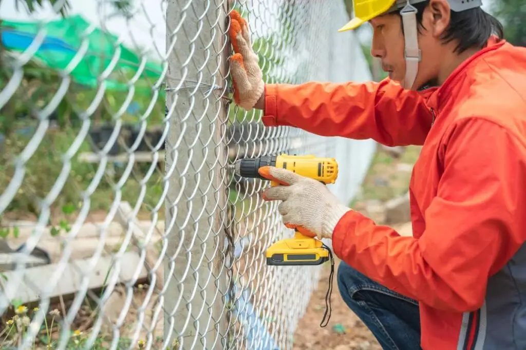 How To Install A Chain Link Fence In 5 Steps (DIY Guide)